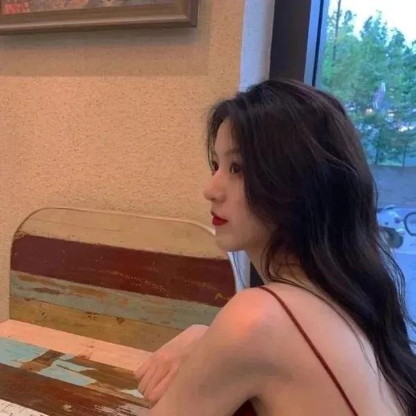 替嫁新娘，亿万老公宠上天